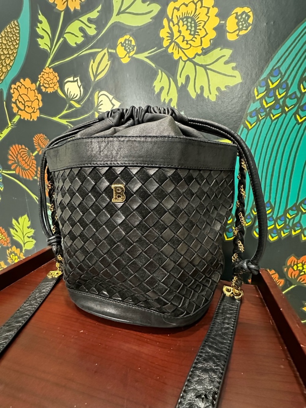 Vintage Bally Black Woven Lambskin Bucket Bag | Mid-1980s | Braided Chain Strap - Picture 6 of 15